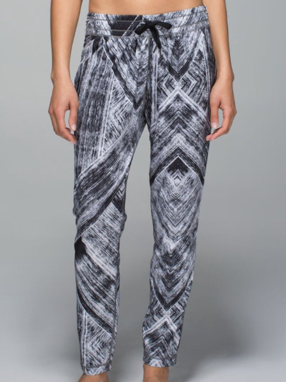 Lululemon Namaskar Pant II Heat Wave White Black 4